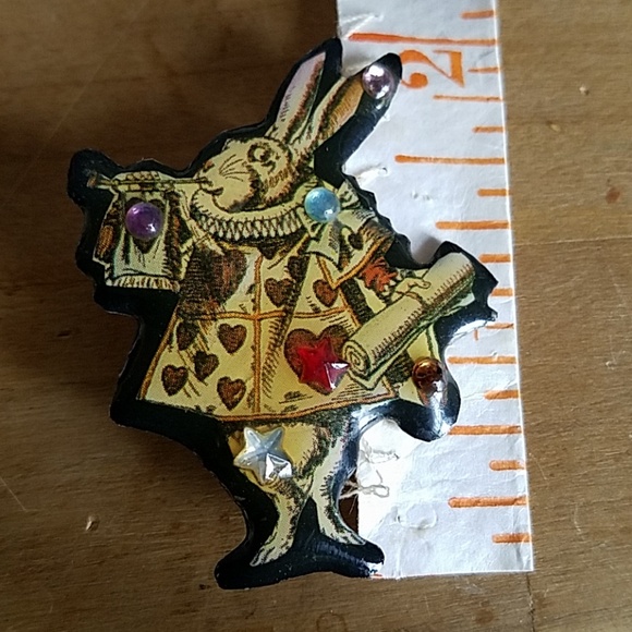 Alice in Wonderland white rabbit pin brooch - Picture 4 of 4